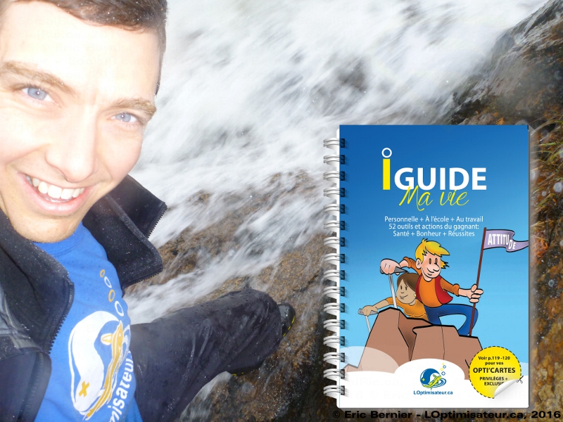 LOptimisateur se jète à l'eau avec son livre du bonheur.